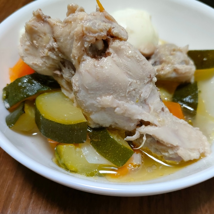 炊飯器で簡単♪手羽元とズッキーニの塩にんにく煮